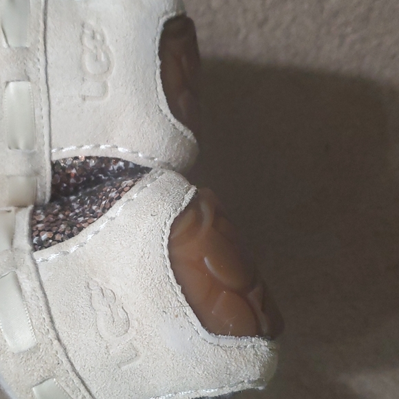 UGG Shoes - Picture 5 of 12